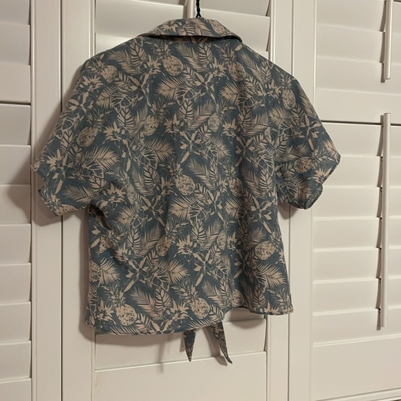 Light blue cropped tie aloha shirt button up small - Picture 2 of 4